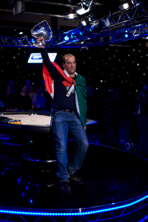 Salvatore Bonavena trionfa a Praga. Foto tratta dal blog di PokerStars